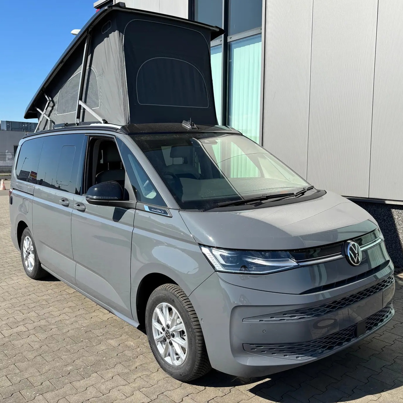 volkswagen-T7-california Van Ford Nugget